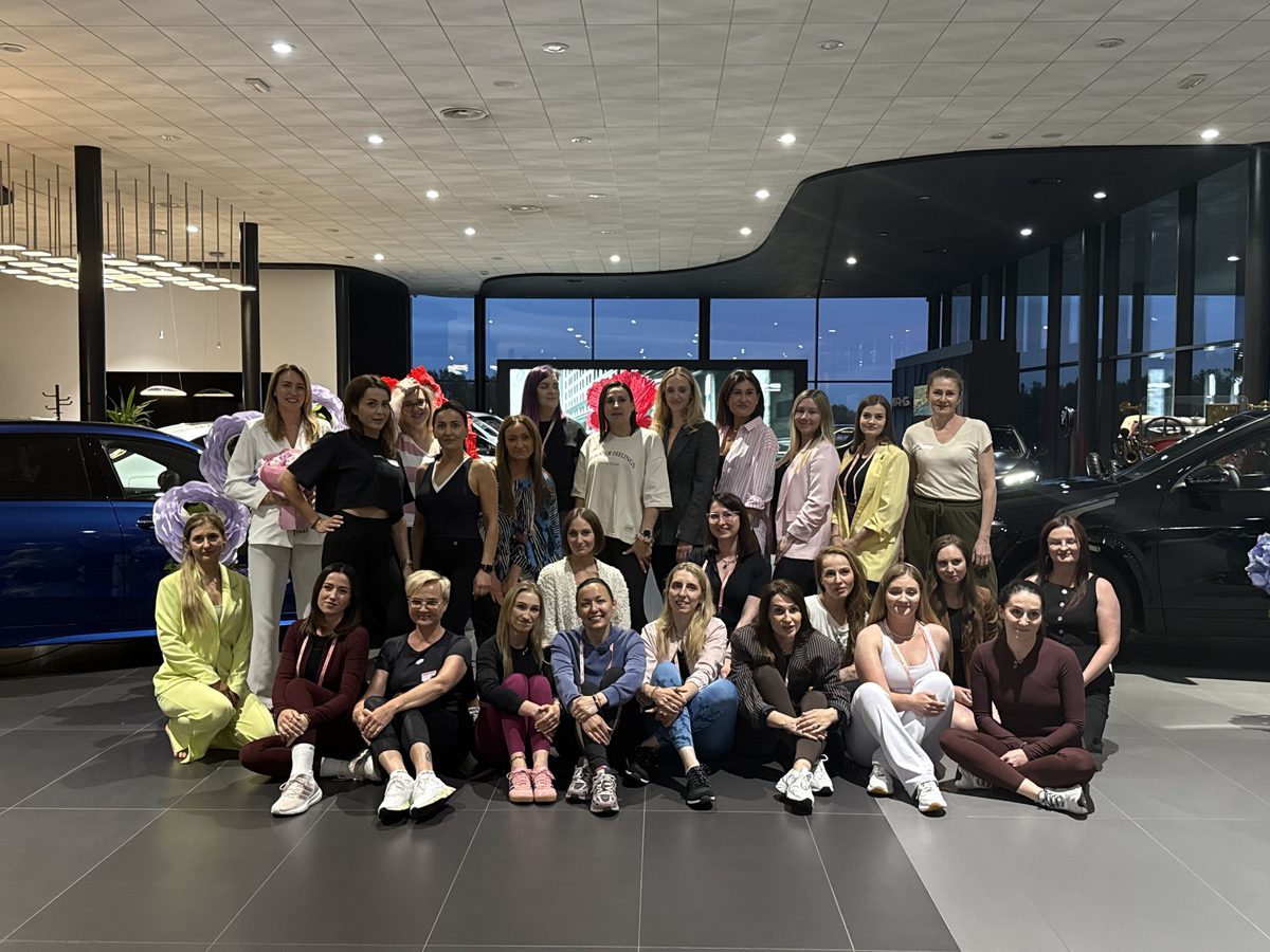 Uczestniczki WFS Ladies w salonie Mercedes-Benz SAGA